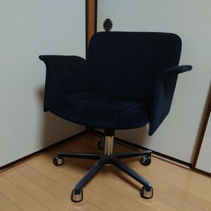 Cassina　カッシーナ　インターデコール　椅子　キャスター付き　中古品　家具　現状品　黒　ブラック