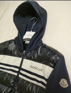 2024 新タグ MONCLER FELPA APERTA CON CAPPUCCIO スウェットダウンジャケット 最新ハイブリッド ジャパンタグ モンクレール 春ダウン 本物