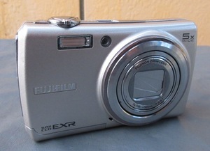 ☆激安☆FUJIFILM FinePix F200EXR 富士フィルム コンパクトデジタルカメラ ファインピクス バッテリー付き デジカメ