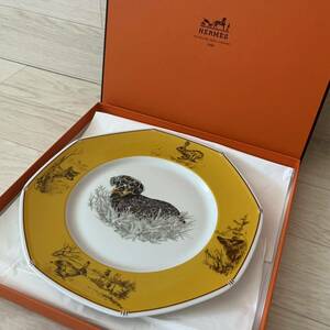 【美品、箱付き】エルメス HERMES 絵皿 犬 八角プレート ダックスフンド シャスシリーズ 食器 動物 アニマル お皿 ギフト 日用品 飾り皿