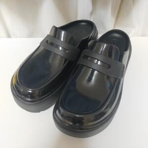 【未使用品】 CROCS クロックス Stomp High Shine Loafer ストンプ ハイシャイン ローファー 厚底 サンダル 25㎝ ブラック(黒）