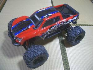 ☆巨大ラジコン　トラクサス　ＸＭＡＸＸ　１／５　レッド　ＲＴＲ（未使用・箱に少し切れ込みあり）☆