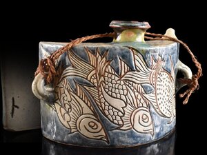 【雲】某資産家買取品 琉球 壺屋 金城敏男造 魚紋抱瓶 12×28.5×19.5cm 在銘 古美術品(酒器沖縄金城次郎)AY3195 LTertbn