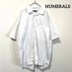 【NUMERALS】メンズ ゆるだぼ半袖シャツ 白 爽やか ロゴプリント 大きめ