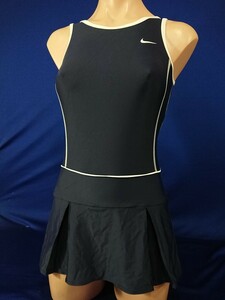 ka_4295s ★定形外 配送★ NIKE ナイキ 光沢 ネイビー 白パイピング ショートパンツ プリーツスカート 競泳水着 150(M)