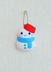 フェルト　ハンドメイド　ゆきだるまさんのストラップ　クリスマス　冬