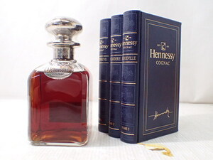 m2829 / 未開栓 古酒 Hennessy ヘネシー シルバートップ ブック型 青箱 ケース付き 700ml 40% コニャック ブランデー 現状品