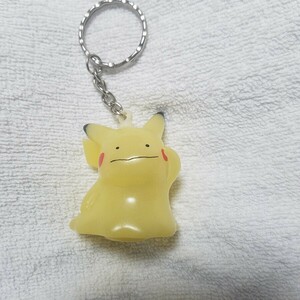 即決　ピカチュウ　メタモン　へんしん　ポケモン　キーホルダー　ストラップ　フィギュア