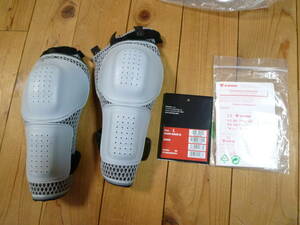 ★即決激安処分★送料無料★未使用★ダイネーゼ DAINESE 肘プロテクターmade in italy ELBOW GUARD 03 ￥7700- 色　GRY size L