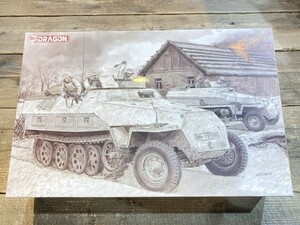 ドラゴン 1/35 WW.II ドイツ軍 Sd.Kfz.251/1 Ausf.D 装甲兵員輸送車 EZトラック/小火器装備品付属 DR6980 [36-1643]