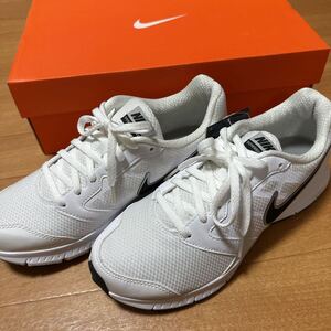 NIKE 白スニーカー★ナイキ　ダウンシフター　25.0cm 通学シューズ　スクールシューズ