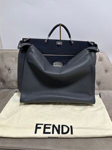 極上美品フェンディ FENDI ピーカブー セレリア 7VA354