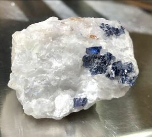 天然ブルースピネル 母岩付き 145 Ct カラット GS