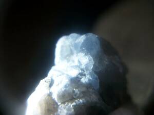 パキスタン　ザキ　ブルークォーツ　青水晶　ラルビカイト　月長石閃長岩　ライト下ではスカイブルー　レア　ハイグレード　定型外発送