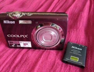 たぶんジャンク品　◆　Nikon　コンパクトカメラ　デジカメ　COOLPIX　バッテリー付　付属品なし　説明書なし