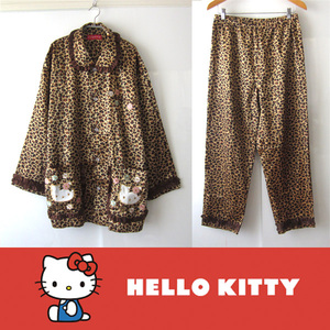 美品　HELLO KITY／ハローキティ★　ヒョウ柄サテン　パジャマセット　ルームウエア