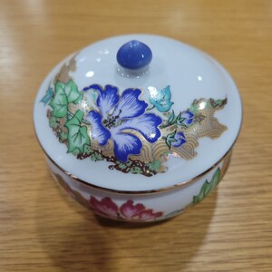 №8081 中古食器 有田焼 彌右衛門 錦松梅 金彩 蓋付小鉢 丸鉢 容器のみサイズ口径約9.5㎝×高さ約6㎝