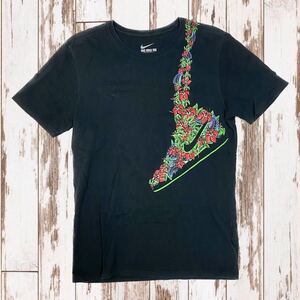 ナイキ Tシャツ 花柄 スニーカー スウォッシュ THE NIKE TEE 肩掛けデザイン M ブラック/花柄