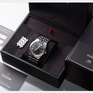 Y9799 美品 稼動 TUDOR チューダー ロイヤル 41 ブラック デイト 自動巻き メンズ 腕時計 箱付き