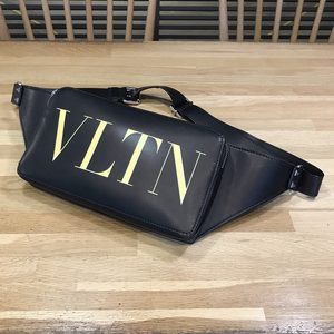 【超美品】ヴァレンティノ ロックスタッズ VLTN ベルトバッグ レザー ブラック B0719WJW ロゴ 黒 ボディバッグ 11166