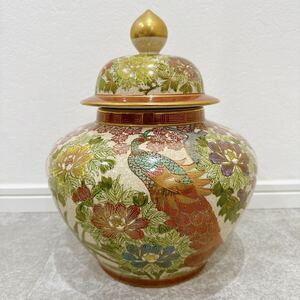 薩摩焼 丸十字 家紋 色絵 金襴手 白薩摩 花鳥図 金彩 飾壺 沈香壷 蓋付き 骨董 置 希少 花 鳥 薩摩 壺 蓋 アンティーク　