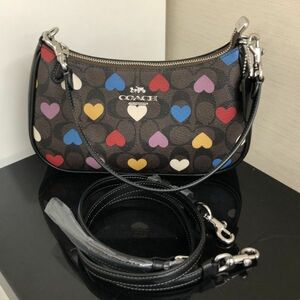 美品 COACH CP112 テリ ショルダーバッグ シグネチャー キャンバス ハート プリント レディース 新作 コーチ ブランド アウトレット 200716