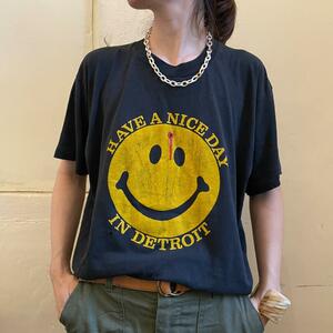 【1579】80s Tシャツ ニコちゃん スマイル 穴 デトロイト スマイリーデトロイト HAVE A NICE DAY IN DETROIT 80s ヴィンテージ 額 頭 古着