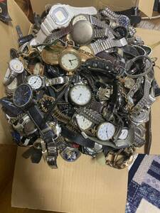 腕時計　大量　まとめ売り　約300点　ジャンク 腕時計 まとめ売り 大量 まとめて 動作未確認品 