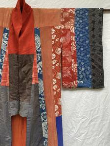 鮮やかな 色味 端縫い 縮緬 絹 紅絹 綿入り 長着 JAPAN VINTAGE ANTIQUE ヴィンテージ アンティーク 和ガウン 羽織 明治 大正 昭和初期