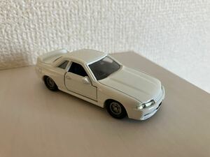 トミカ R32 白　アイアイアド特注 日本製 ミニカー 日産 BNR R32 スカイライン GT-R R32 ルース　