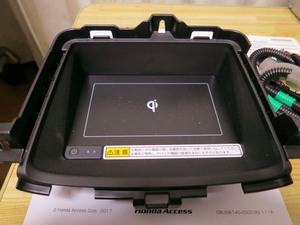 ホンダ純正 N-ONE用　ワイヤレス充電器（中古）