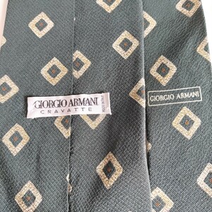 GIORGIO ARMANI(ジョルジオアルマーニ)緑ベージュ四角柄ネクタイ