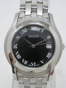 ‡ 0211 GUCCI グッチ メンズ腕時計 5500M 3針 デイト QZ 黒文字盤 ラウンド ローマンインデックス 電池切れ 未稼働 付属品無