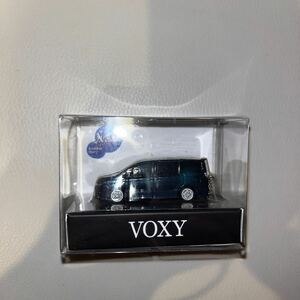 ミニカー　LEDトヨタ　3代目ヴォクシー　VOXY　80系　後期　ブラッキッシュアゲハガラスフレーク　プルバックカー　カラーサンプル