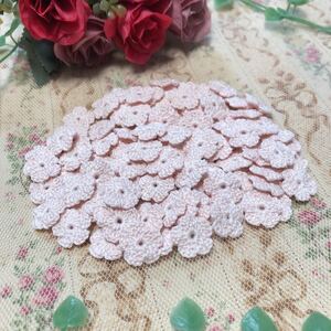 （No.25）☆ハンドメイド☆可愛いお花(^^)100枚【ペールピンク】レース糸　モチーフ　パーツ等に