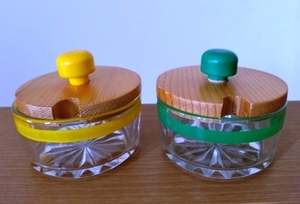昭和レトロ　シュガーポット　ガラス　蓋部分木製　緑　黄　2色2個　レトロポップ　食器