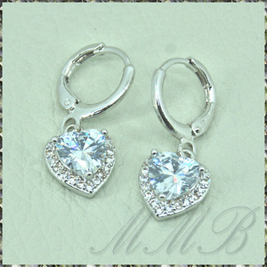 [EARRING] 18K White Gold Plated Crystals Heart ハート カット クリスタル キュービック ジルコニア ダングル ドロップ ピアス