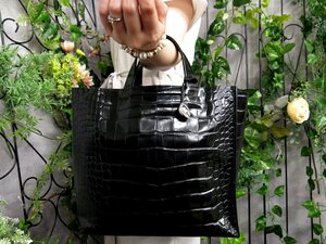 ●超美品●FURLA フルラ●ロゴチャーム●クロコダイル 型押し レザー 本革●ハンド バッグ●黒●シルバー金具●腕掛け●B5 収納●Js48029