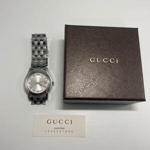 瀧511 美品 GUCCI グッチ QZ メンズ腕時計 5500M シルバー文字盤 デイト ラウンド シルバーカラー アナログ