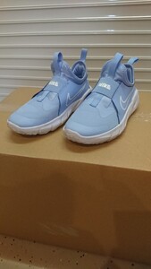 程度良好　22センチ　ナイキ　NIKE スニーカー 水色　子供用　男の子　女の子　 カジュアルシューズ　 定番　