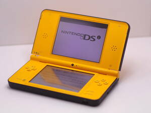 M11453 NINTENDO DSi LL イエロー ゲーム読み込みOK!! プレイOK!! 外装小傷 画面上部難あり ぺんなし ゆうパック60サイズ 0610