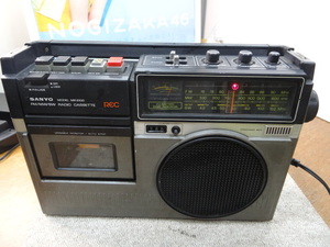 kh00520 SANYO サンヨー MR6100　FM/MW/SW Radio Cassette　本体のみ　電源OK