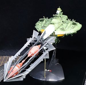 プロモデラー作品1/1500 ガトランティス 前期ゴストーク級ミサイル戦艦ゴーランド破滅ミサイル搭載型 LED電飾制作完成品 アクリルケース付