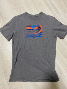 パタゴニア Tシャツ 半袖Tシャツ ロゴ 半袖 グレー patagonia プリント XSサイズ