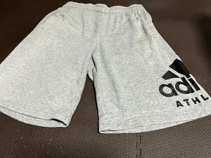 超美品adidasスウェット、ロゴ黒ストレッチハーフパンツ　サイズO