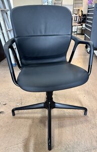 展示品？美品 Herman Miller Keyn Chair ハーマンミラー キーンチェア オフィスチェア 4レッグ イームズ 静岡県裾野市