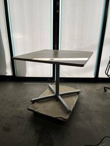[304]　オカムラ　正方形テーブル　ミーティングテーブル　8177シリーズ　8177SX-MK37　ブライズウッド×シルバー脚