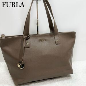 美品！FURLA フルラ　リンダ　レザー　トートバッグ　ショルダーバッグ　肩がけ　A4収納可　グレージュ系