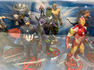 未開封　Avengers フィギュア ディズニー deluxe figurine set ensemble figurines de luxe
