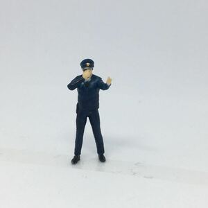 1/64 男性 警察官 無線　トミカサイズ